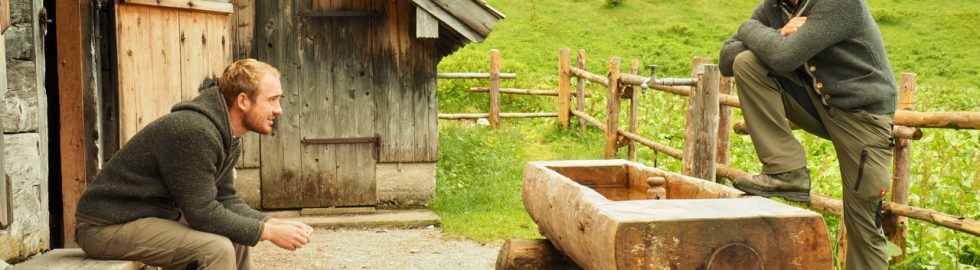 Lukas Schöbinger und Max Irlinger vor Brennerhütte am Funtensee